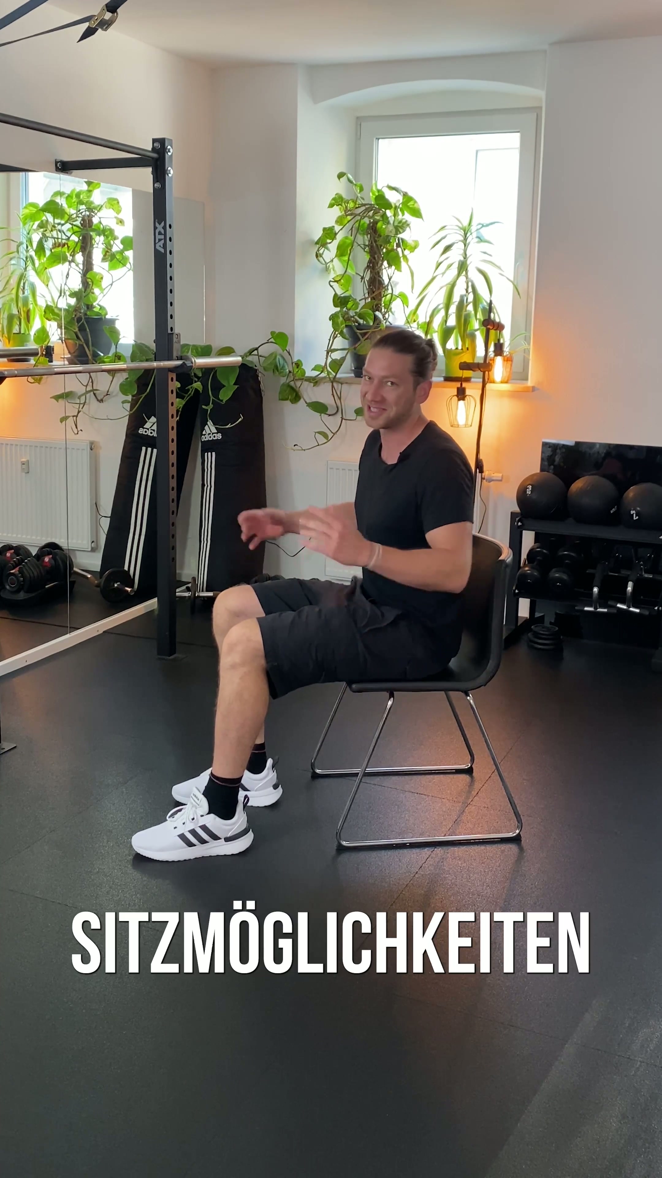 Ischiasschmerzen lindern mit Stuhlübung