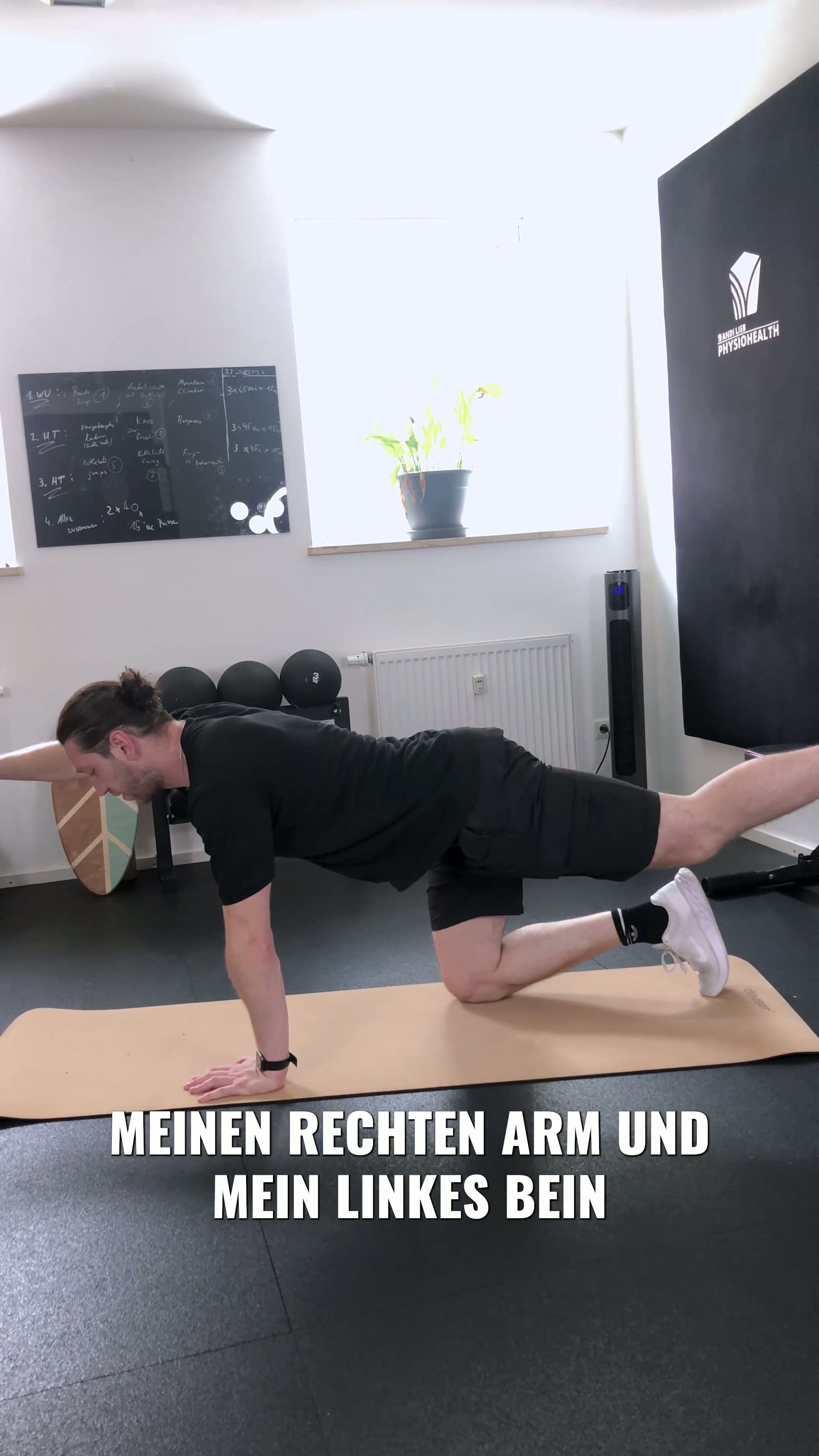 Verbessere deine Rumpfstabilität mit der Vierfüßlerstand-Streckung