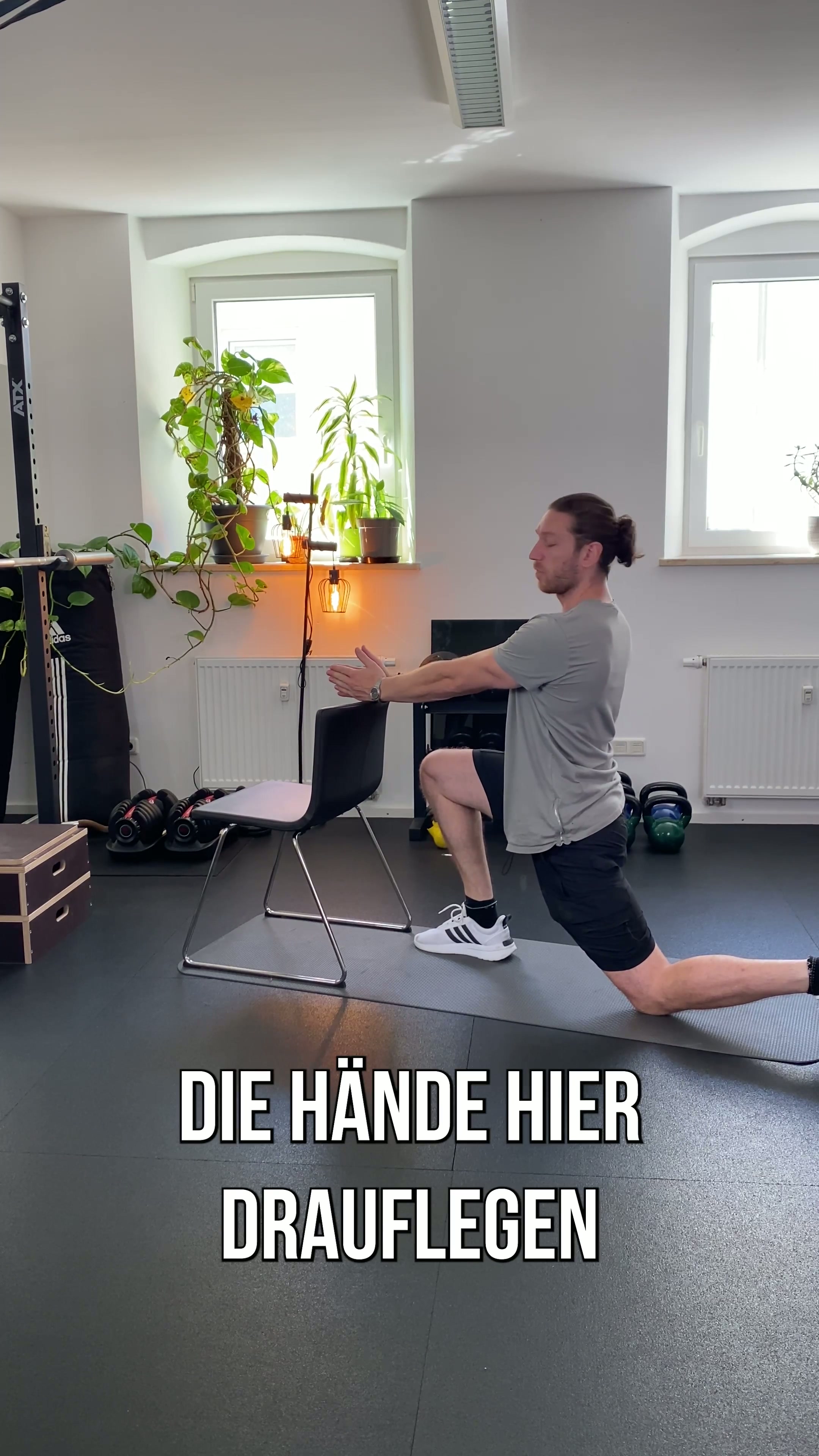 Stuhlübung für eine geschmeidige Wirbelsäule